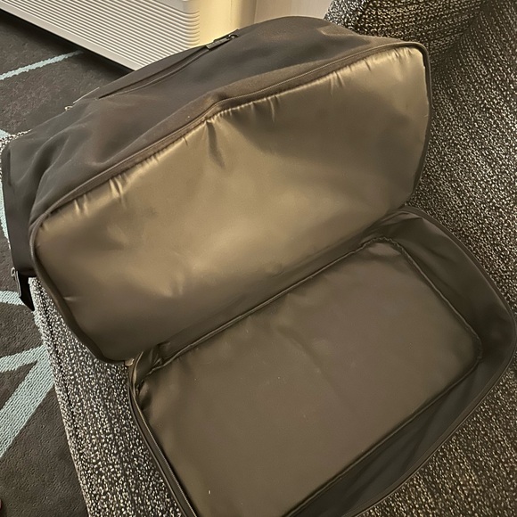 Like New Beis Weekender Bag - Picture 4 of 6